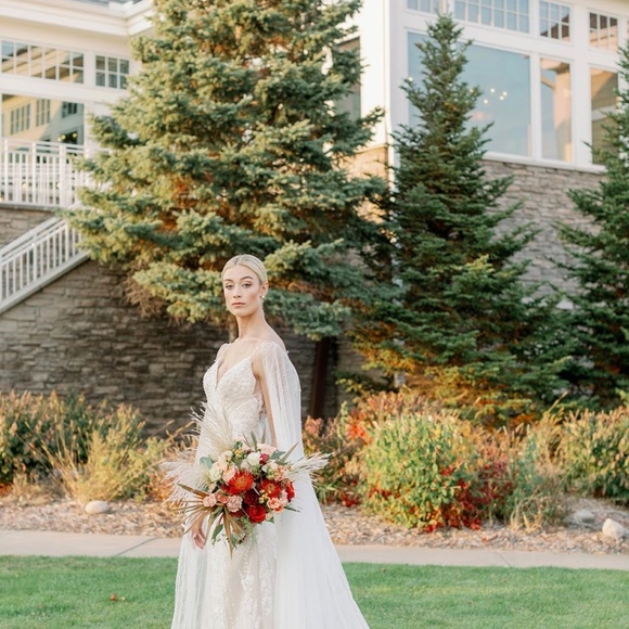 WEDDING DRESS - Picture 6 of 6